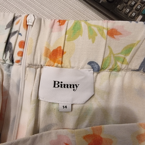 Binny shorts sz 14, linen/viscose - Picture 3 of 4
